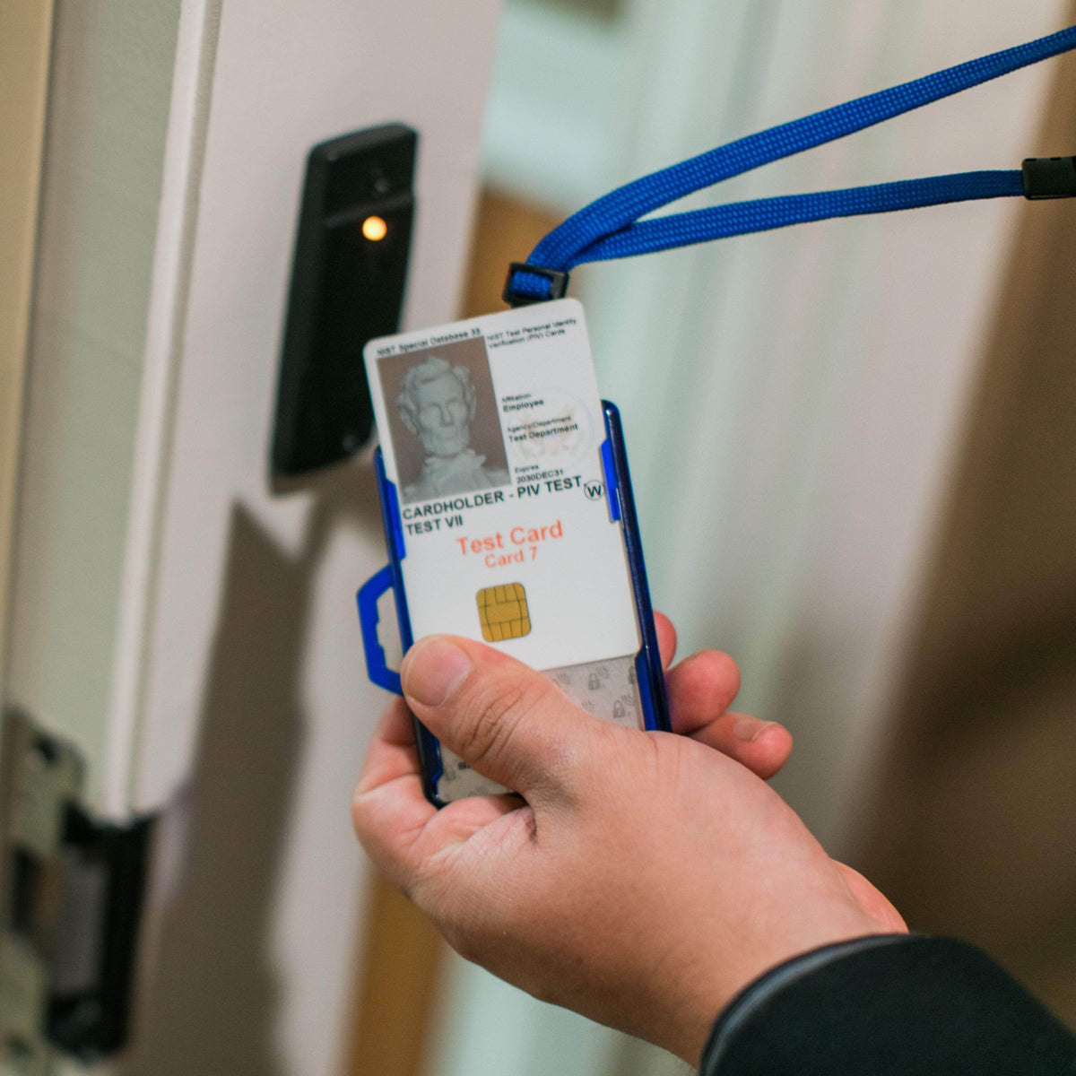 Secure Badge Holder DuoLite ® Dual Hook 2 ID Card Holder